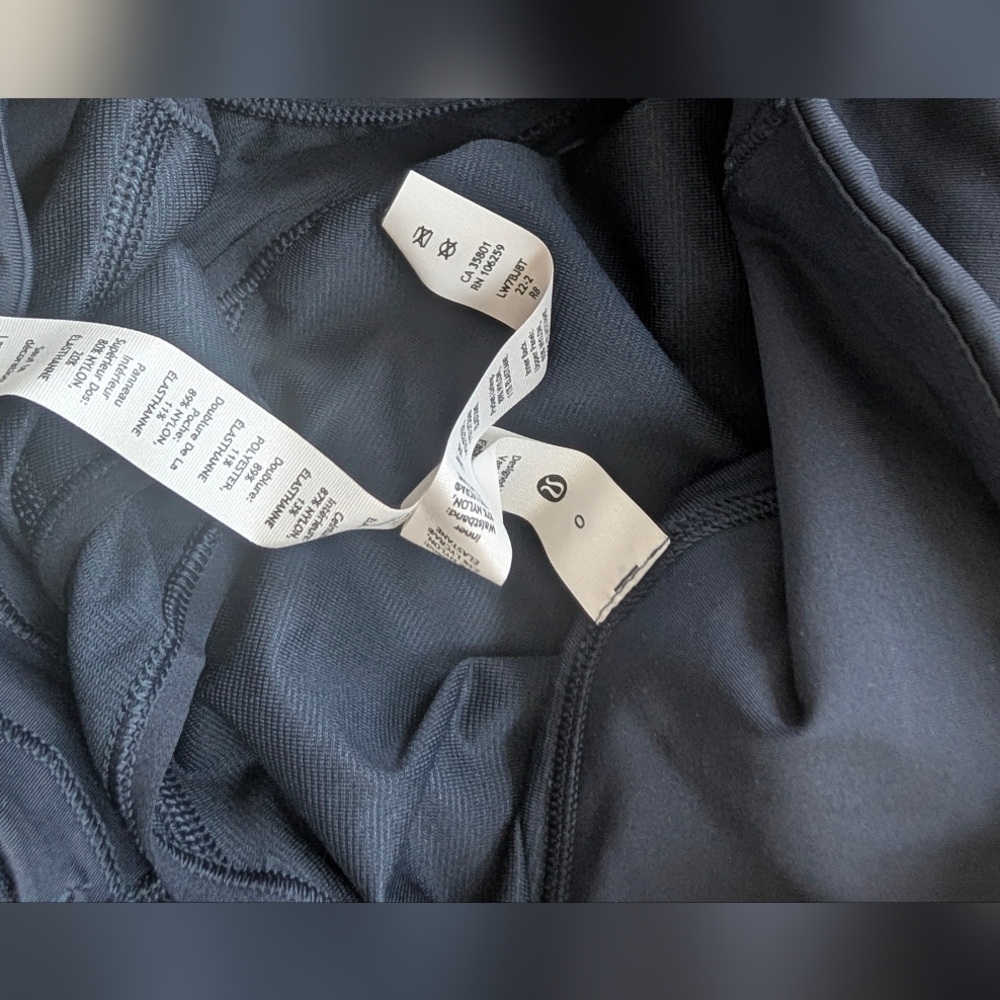 Lululemon Speed Up High-Rise Lined Short 4", True Navy. Size 0 - Picture 4 of 4